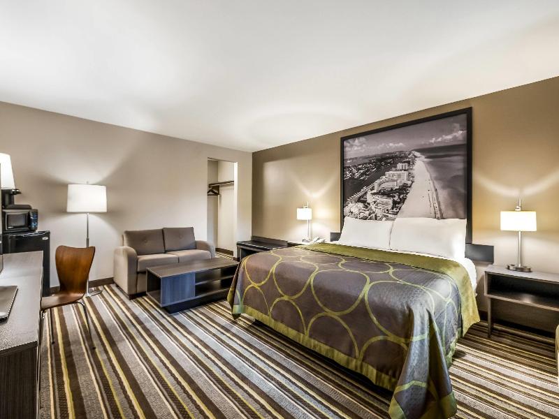 Super 8 by Wyndham Riviera Beach West Palm Beach image