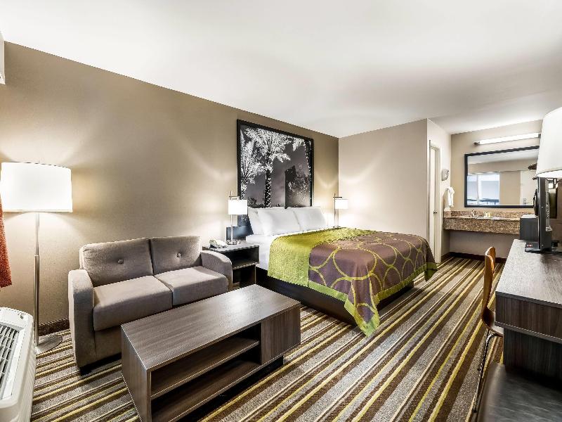 Super 8 by Wyndham Riviera Beach West Palm Beach image