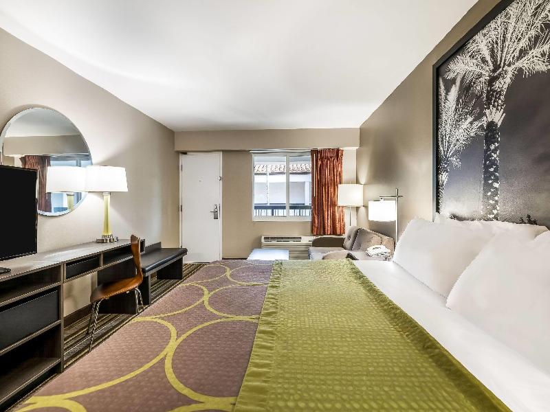 Super 8 by Wyndham Riviera Beach West Palm Beach image