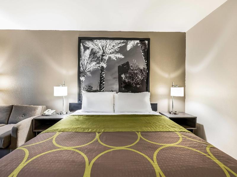 Super 8 by Wyndham Riviera Beach West Palm Beach image