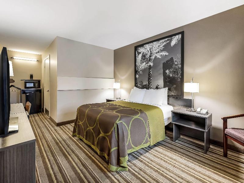 Super 8 by Wyndham Riviera Beach West Palm Beach image