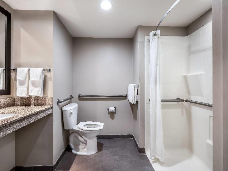 Super 8 by Wyndham Riviera Beach West Palm Beach image