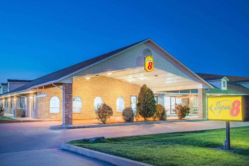 Super 8 by Wyndham Big Cabin/Vinita Area image