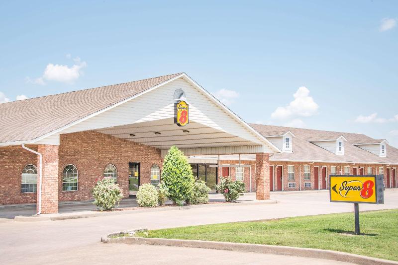 Super 8 by Wyndham Big Cabin/Vinita Area image