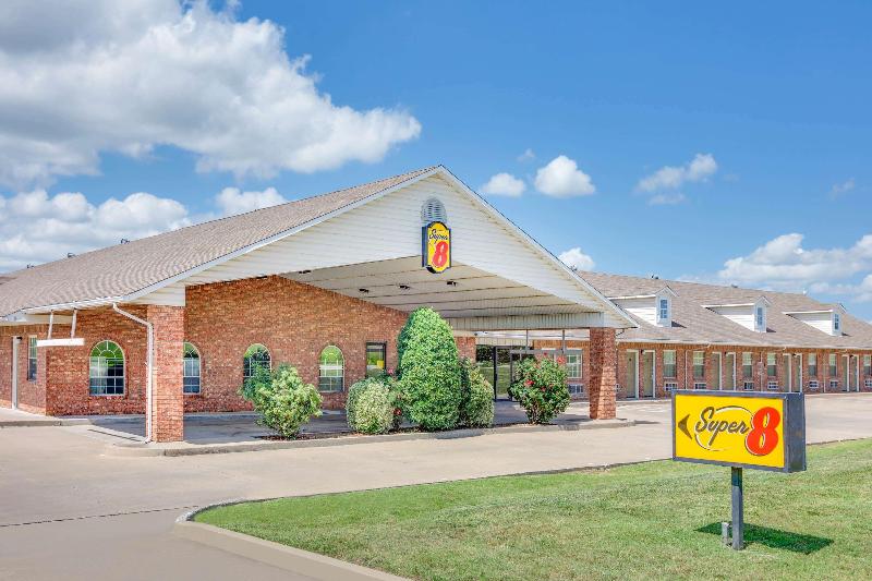 Super 8 by Wyndham Big Cabin/Vinita Area image