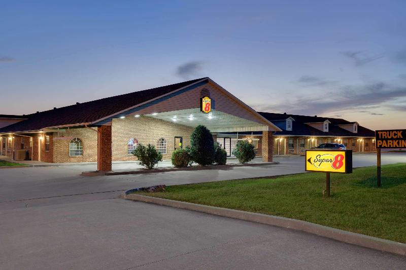 Super 8 by Wyndham Big Cabin/Vinita Area image