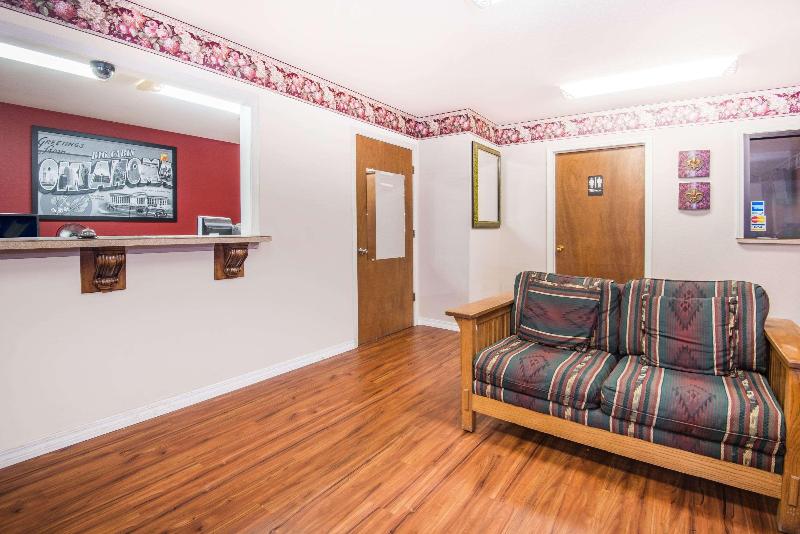 Super 8 by Wyndham Big Cabin/Vinita Area image