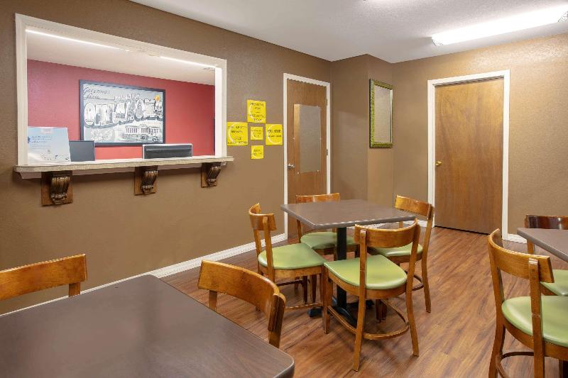 Super 8 by Wyndham Big Cabin/Vinita Area image