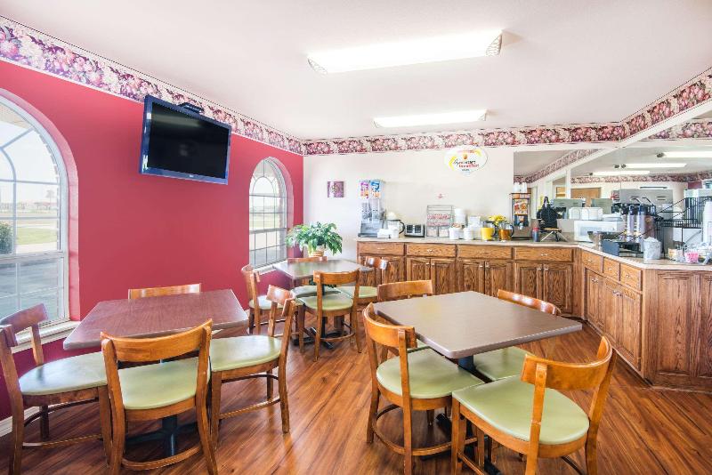 Super 8 by Wyndham Big Cabin/Vinita Area image