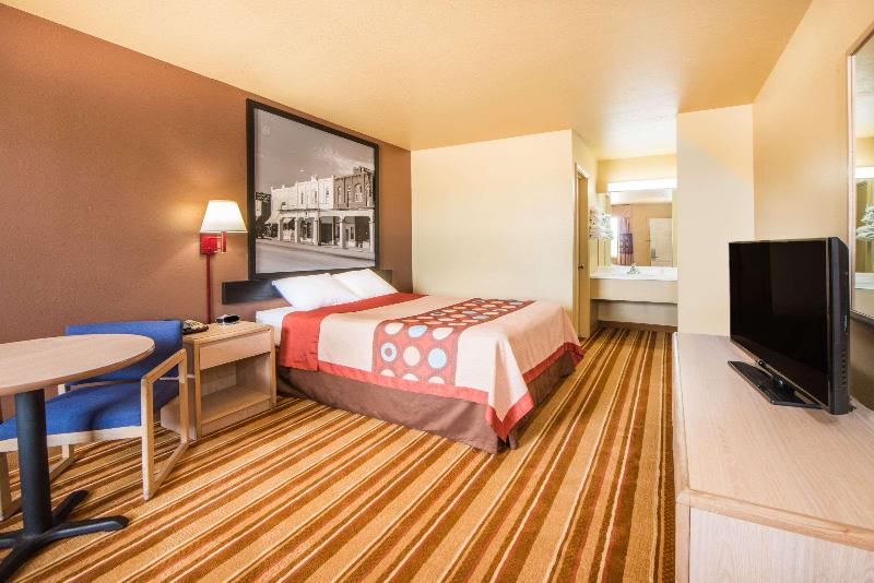 Super 8 by Wyndham Big Cabin/Vinita Area image