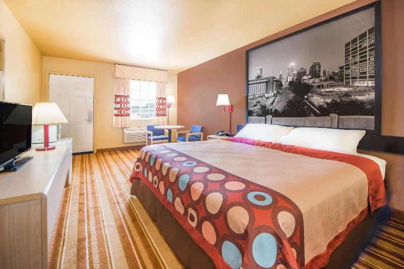 Super 8 by Wyndham Big Cabin/Vinita Area image