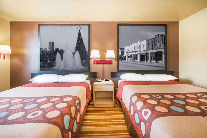 Super 8 by Wyndham Big Cabin/Vinita Area image