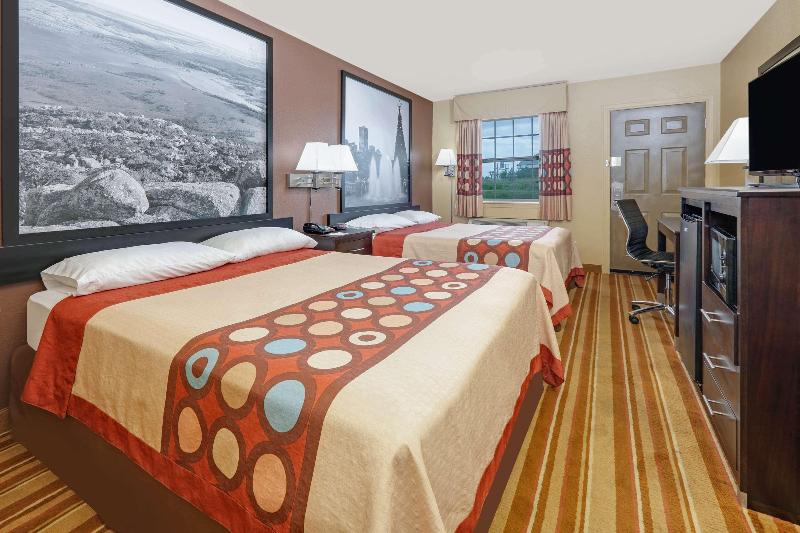 Super 8 by Wyndham Big Cabin/Vinita Area image