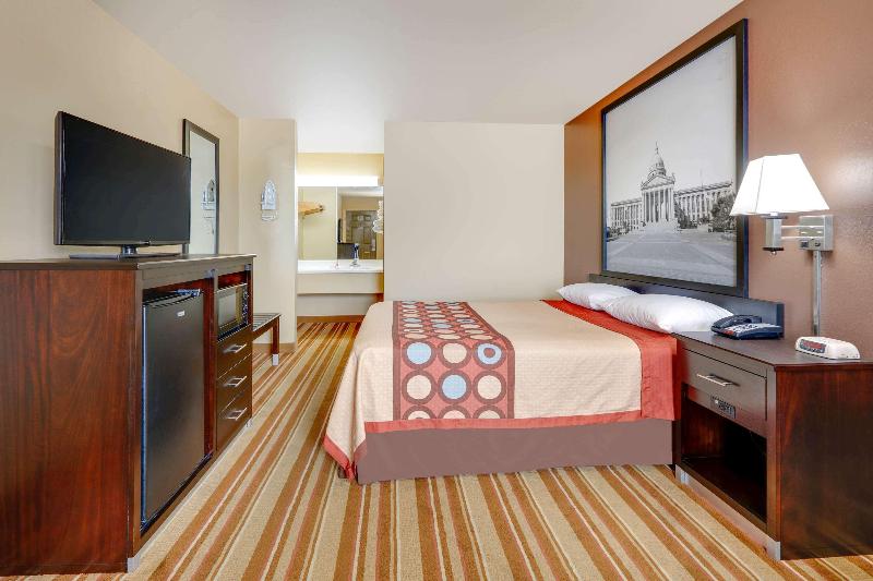 Super 8 by Wyndham Big Cabin/Vinita Area image