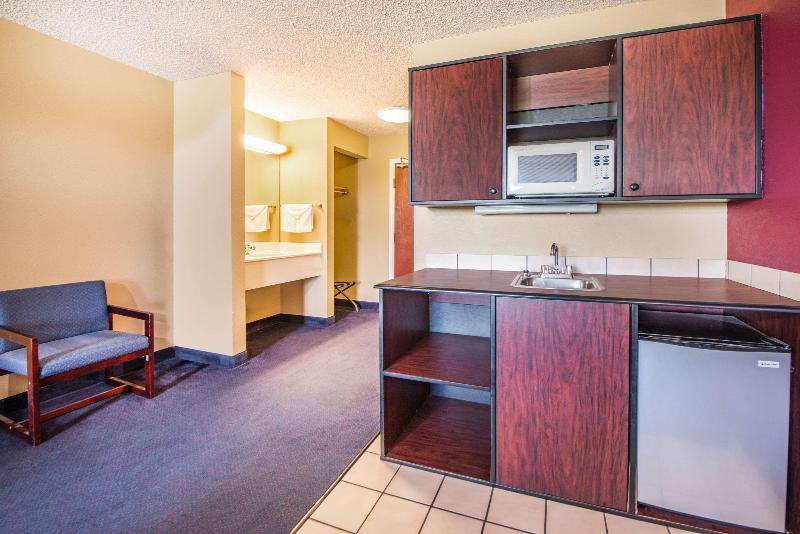 Super 8 by Wyndham Big Cabin/Vinita Area image