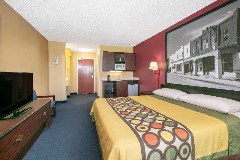 Super 8 by Wyndham Big Cabin/Vinita Area image