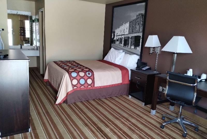 Super 8 by Wyndham Big Cabin/Vinita Area image