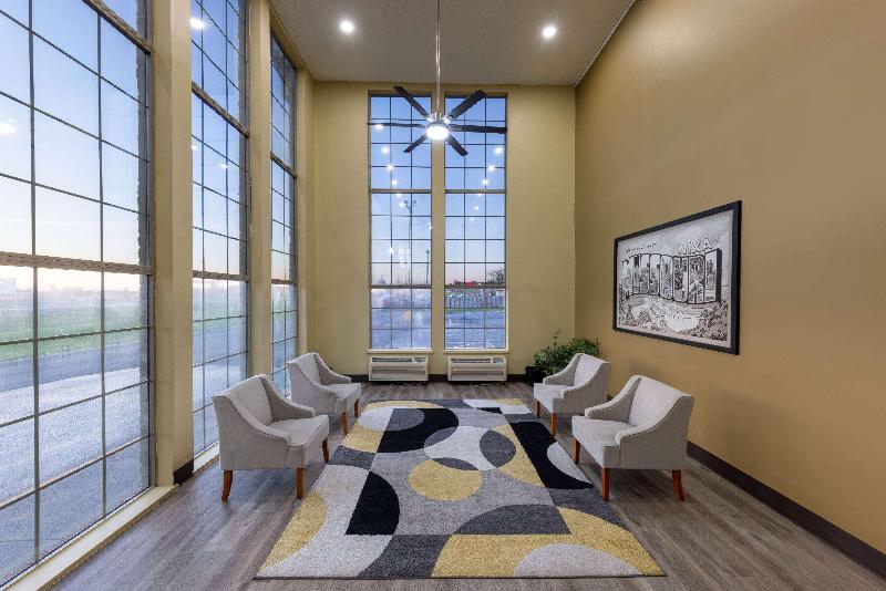 Super 8 by Wyndham Nixa/Springfield Area image