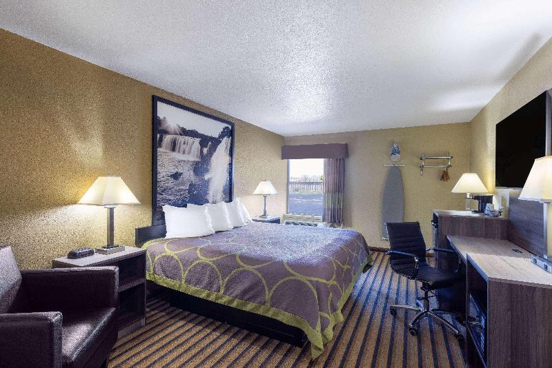 Super 8 by Wyndham Nixa/Springfield Area image