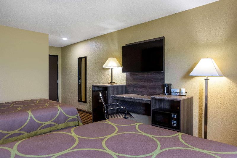 Super 8 by Wyndham Nixa/Springfield Area image