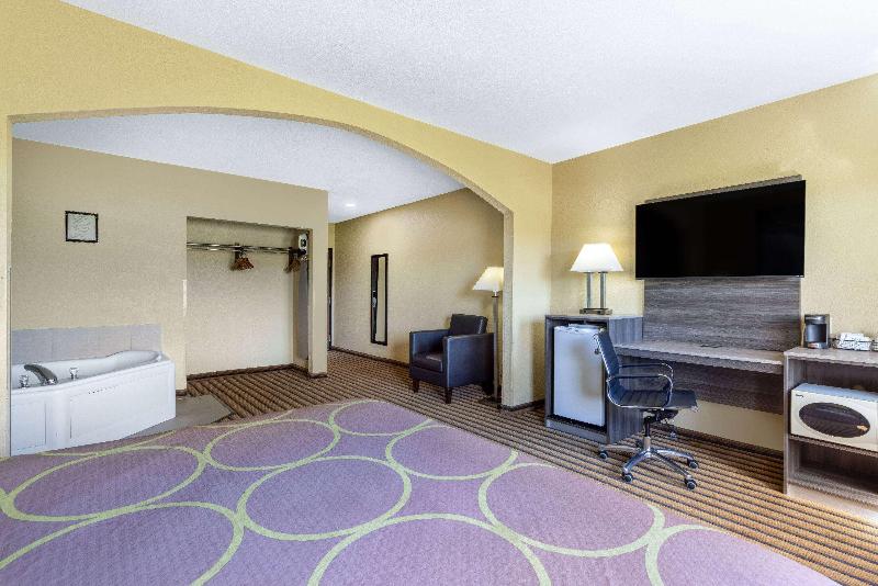 Super 8 by Wyndham Nixa/Springfield Area image