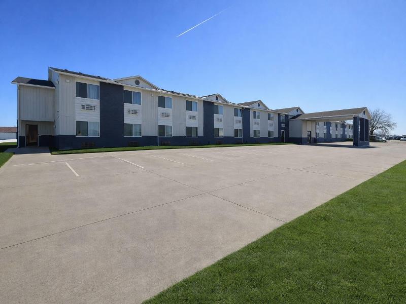 Super 8 By Wyndham Smithville Lake image