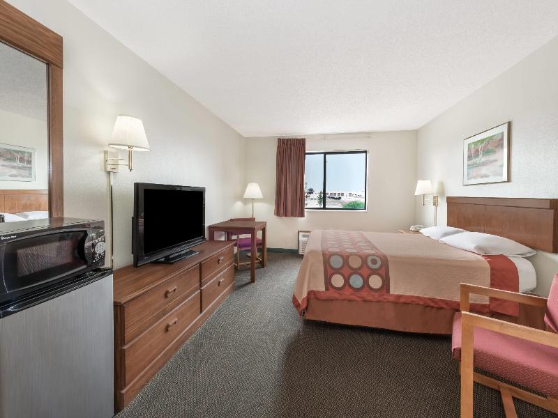 Super 8 By Wyndham Smithville Lake image