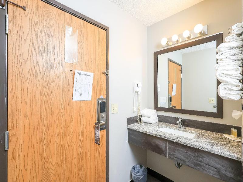 Super 8 By Wyndham Smithville Lake image