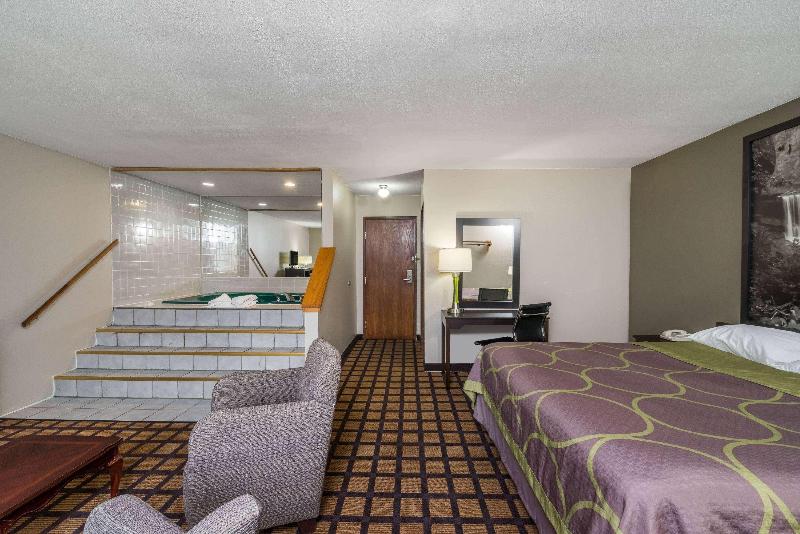 Super 8 By Wyndham Munfordville Ky image