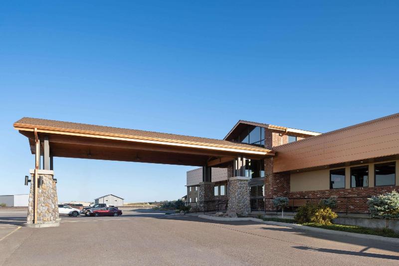 Super 8 By Wyndham Conrad image