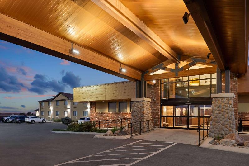 Super 8 By Wyndham Conrad image