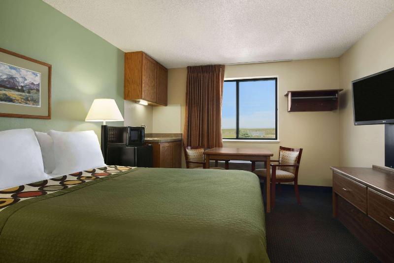 Super 8 By Wyndham Conrad image