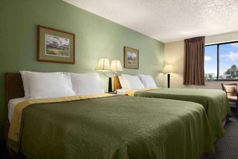 Super 8 By Wyndham Conrad image