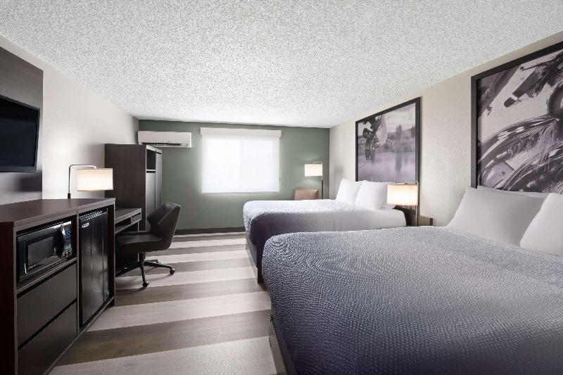 Super 8 By Wyndham Conrad image