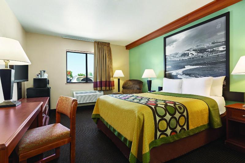 Super 8 By Wyndham Conrad image 10