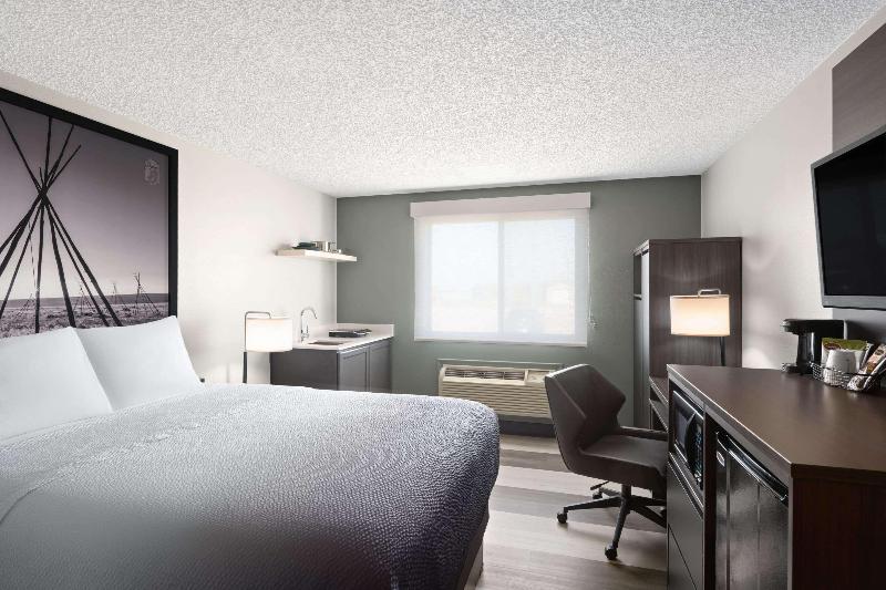 Super 8 By Wyndham Conrad image