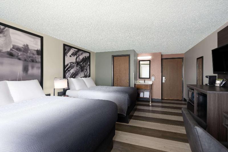 Super 8 By Wyndham Conrad image 4