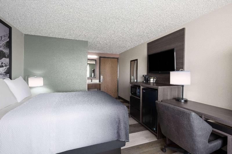 Super 8 By Wyndham Conrad image