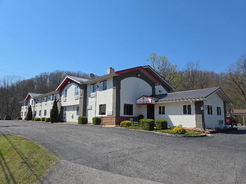Super 8 by Wyndham Elkins — general view