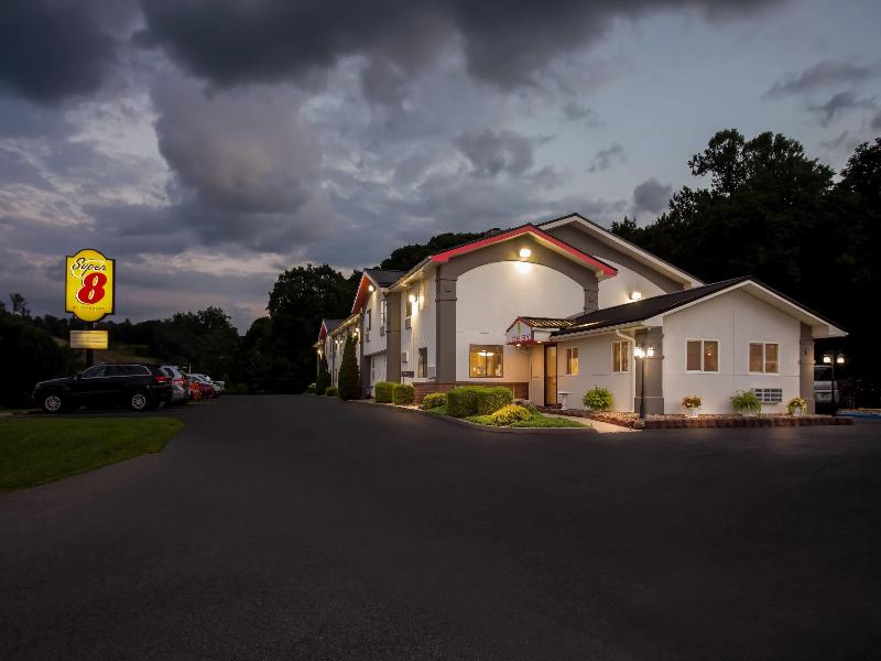 Super 8 by Wyndham Elkins
