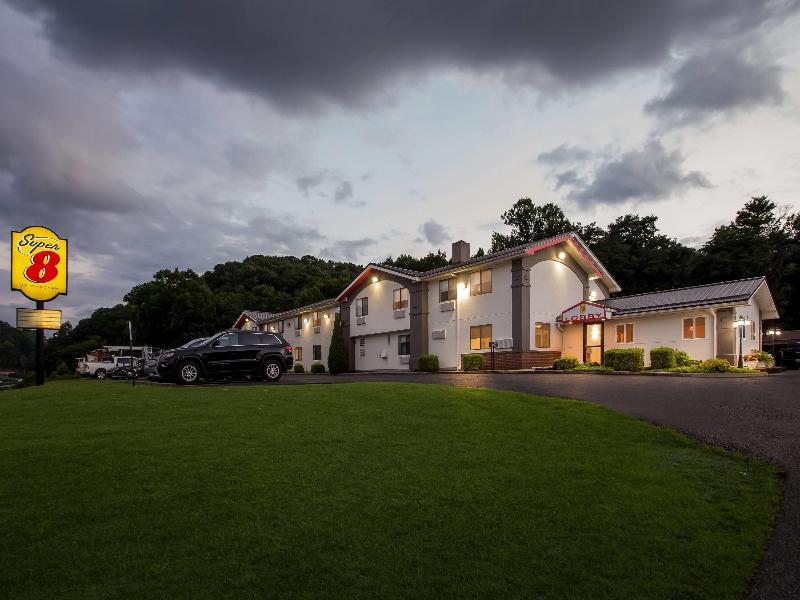 Super 8 by Wyndham Elkins