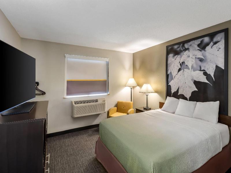 Super 8 by Wyndham Elkins image