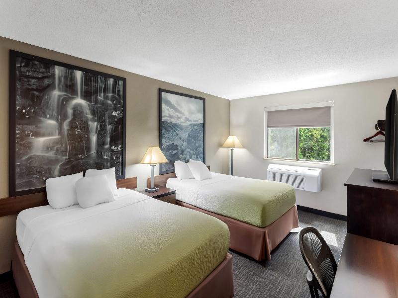 Super 8 by Wyndham Elkins image