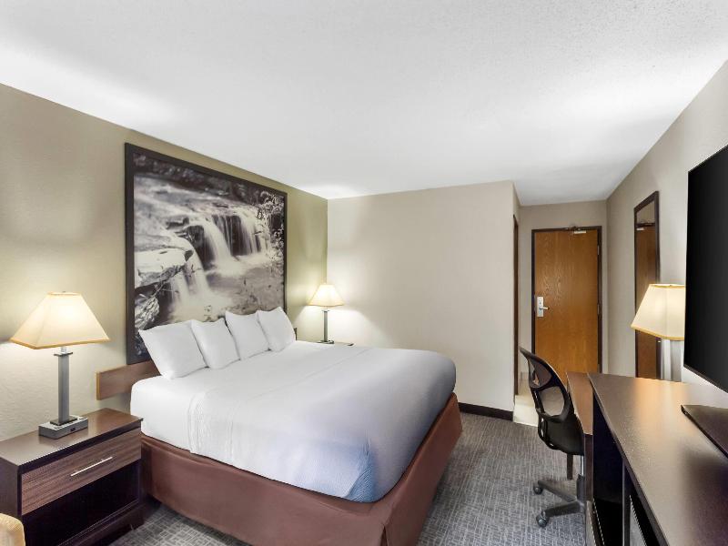 Super 8 by Wyndham Elkins image 9