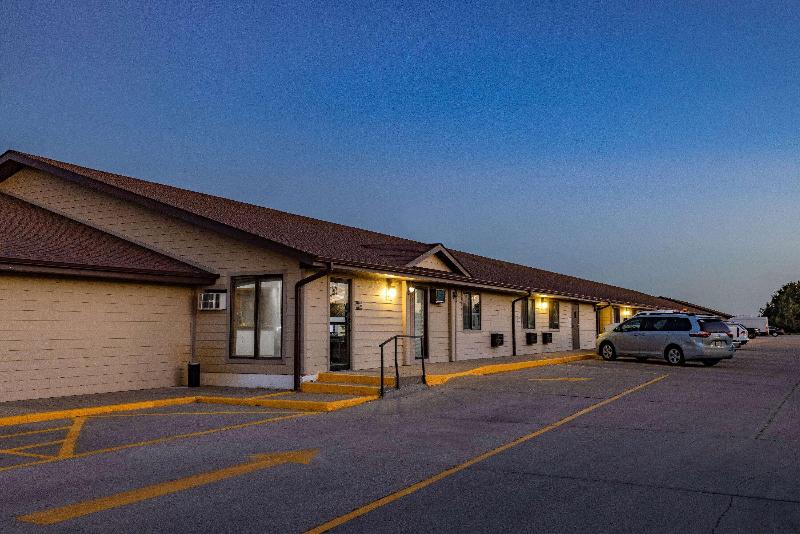 Super 8 By Wyndham Valentine Ne image