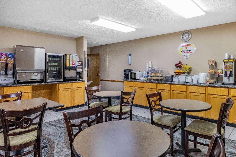 Super 8 By Wyndham Valentine Ne image