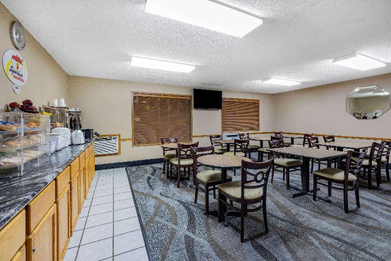 Super 8 By Wyndham Valentine Ne image
