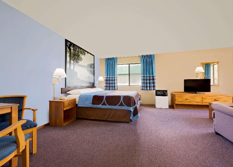 Super 8 By Wyndham Chariton image 1