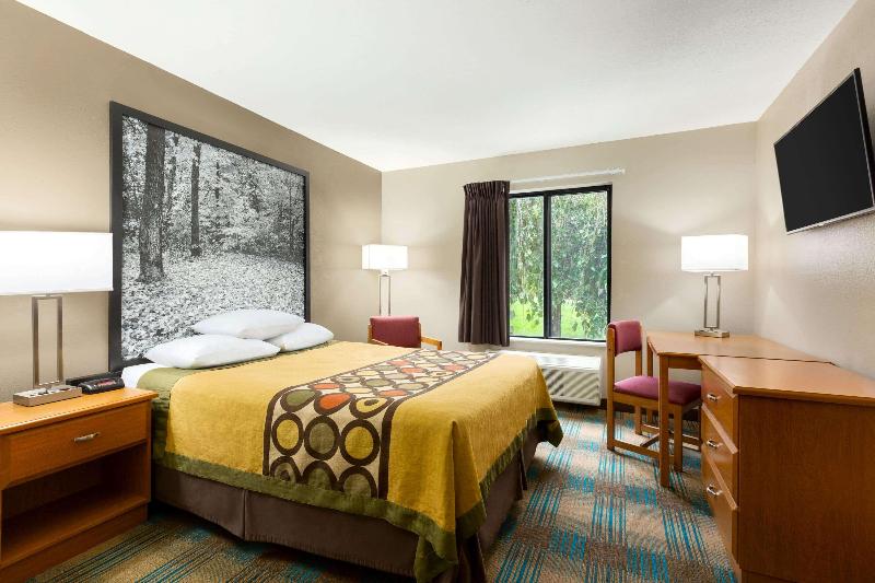 Super 8 by Wyndham Hannibal image