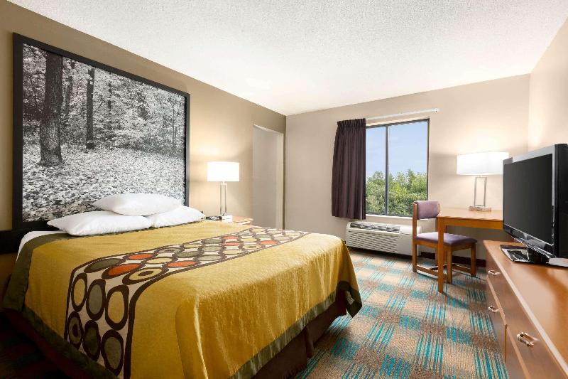Super 8 by Wyndham Hannibal image